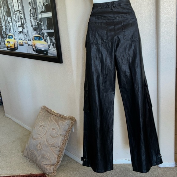 FASHION NOVA cargo pants, wide leg, black faux leather, zip, high waist. M - Picture 9 of 17